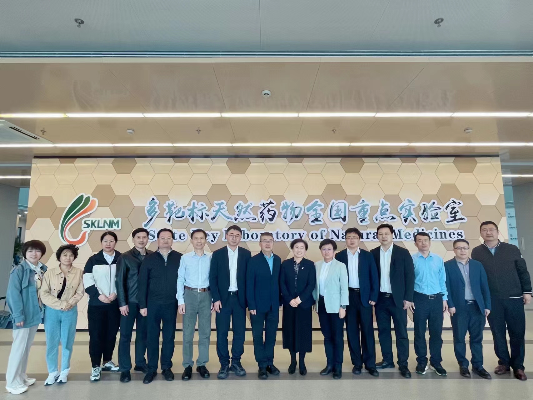 多标靶天然药物全国沉点尝试室.jpg